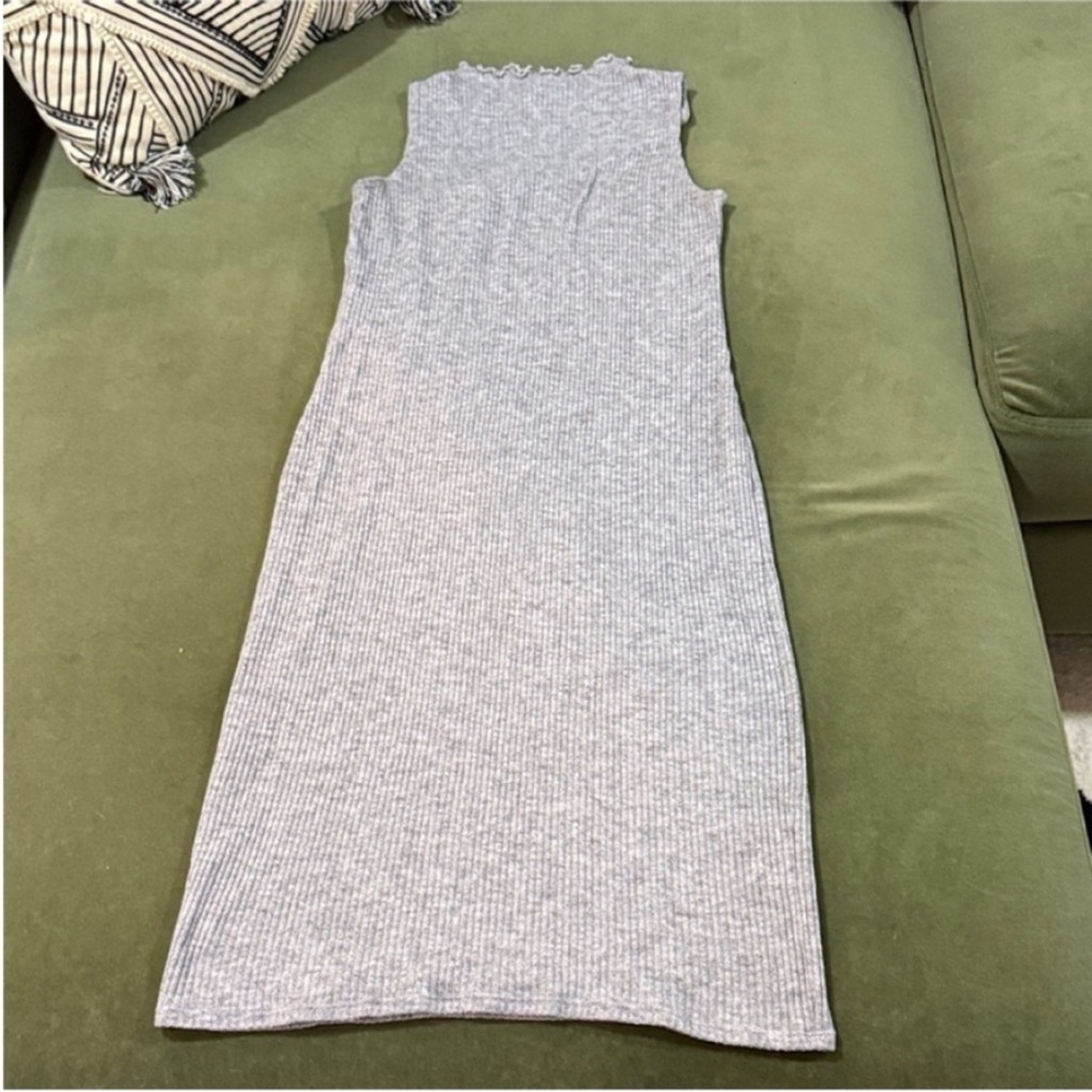Lulu's Heather Gray Sleeveless Ribbed Midi Dress